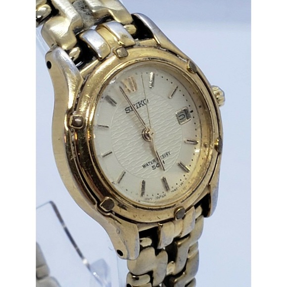 Seiko Women\'s Gold Tone 28mm 7n82-0599 main image 6